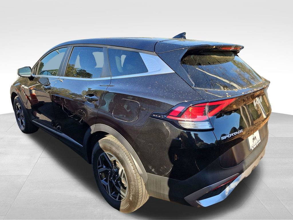 Used 2024 Kia Sportage LX image 4
