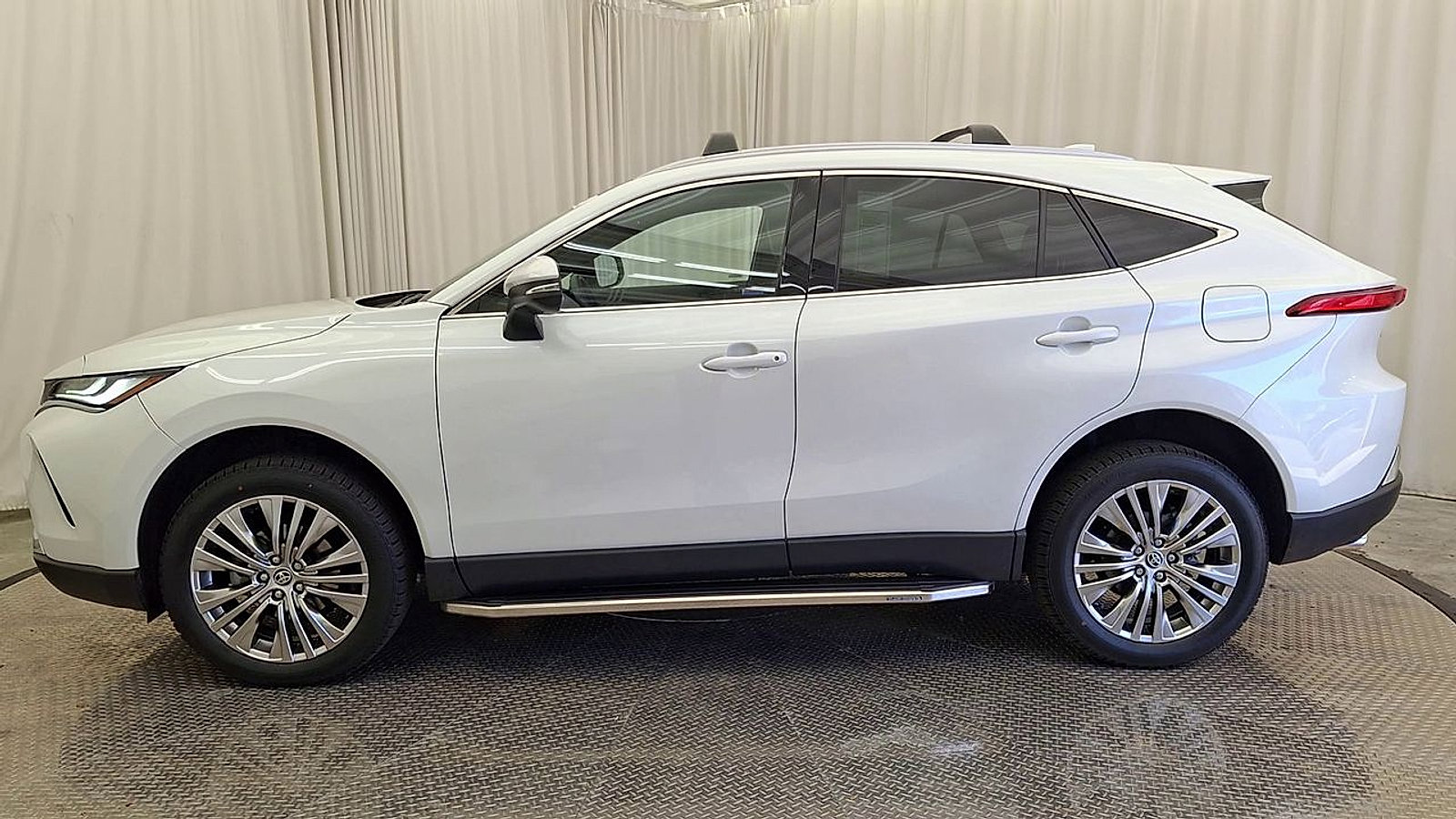 Certified 2023 Toyota Venza XLE image 8