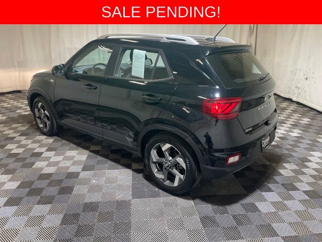 Used 2025 Hyundai Venue SEL image 3