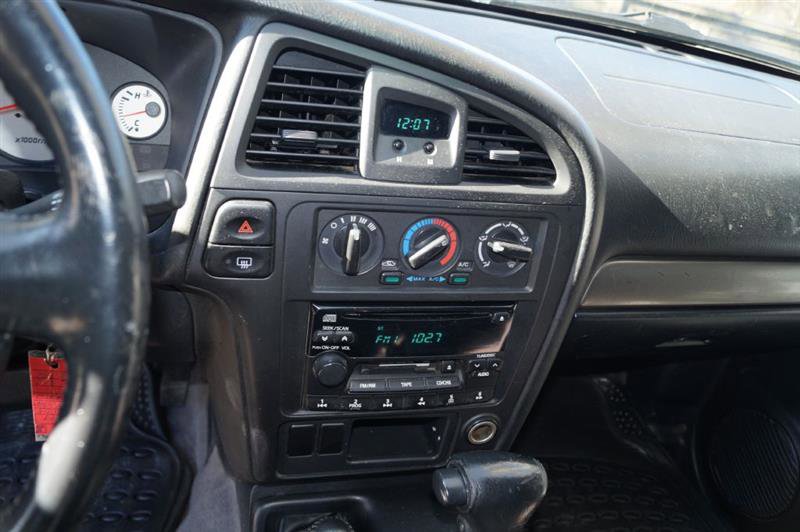 Used 2003 Nissan Pathfinder SE image 21