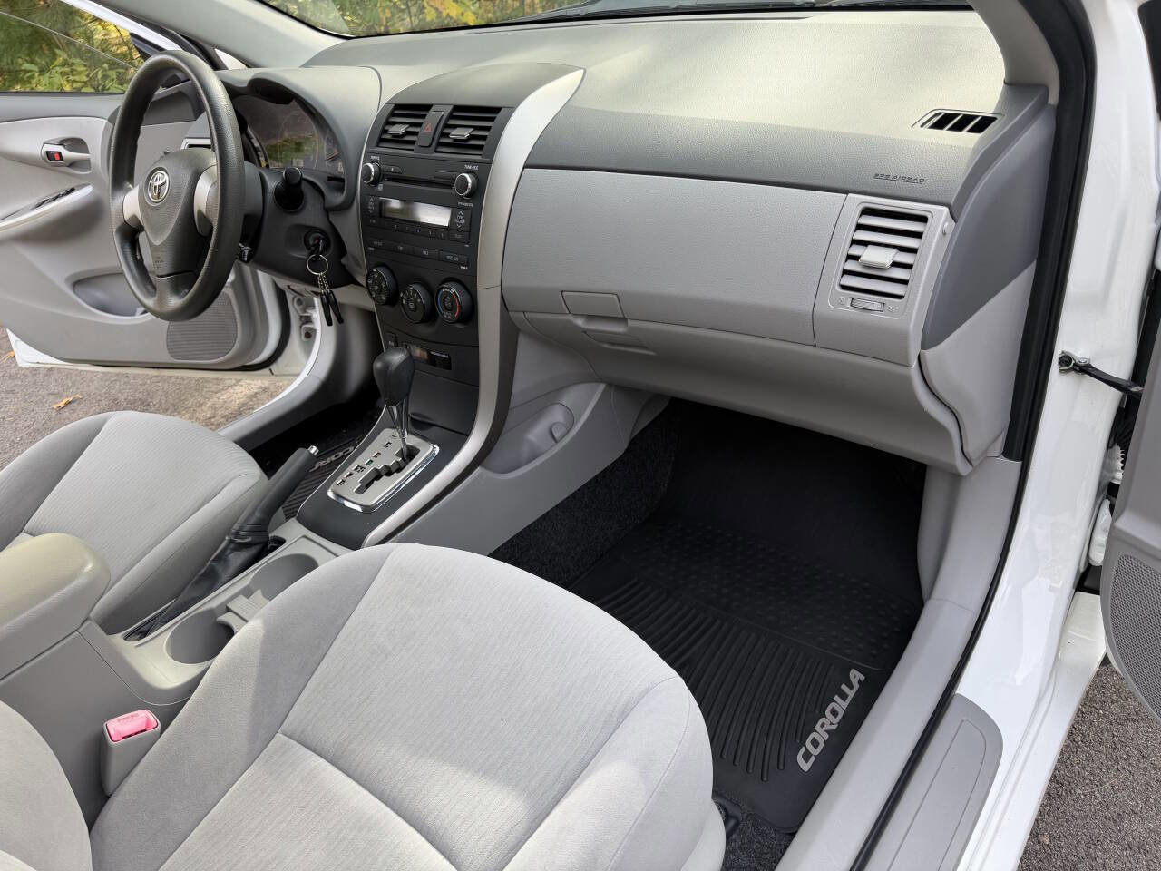 Used 2010 Toyota Corolla LE image 17