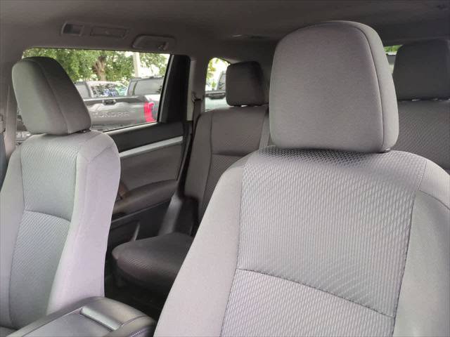 Certified 2017 Toyota Highlander LE FWD image 8