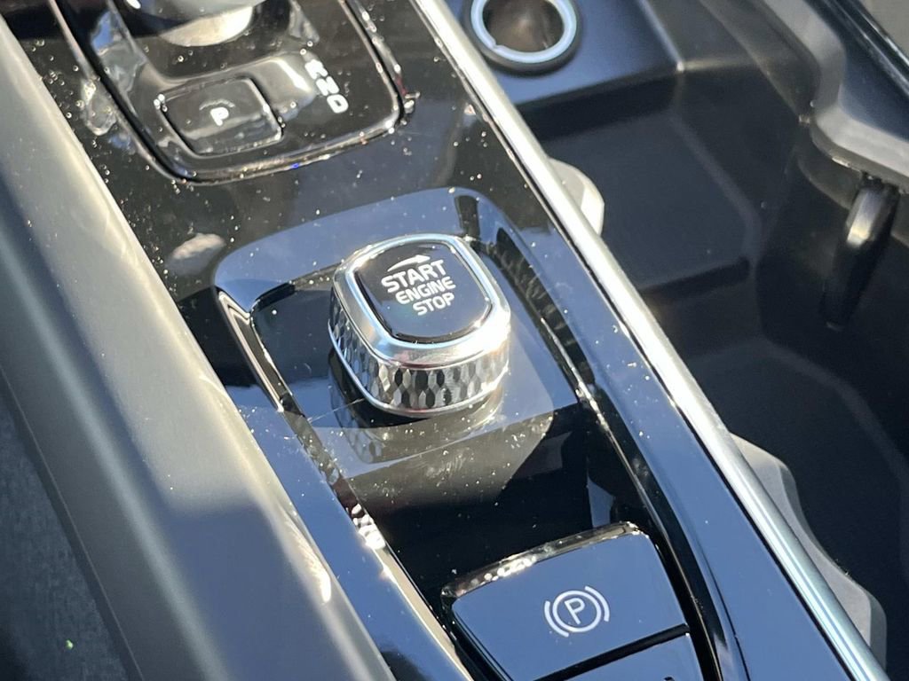 New 2026 Volvo XC60 B5 Plus w/ Protection Package Premier image 32