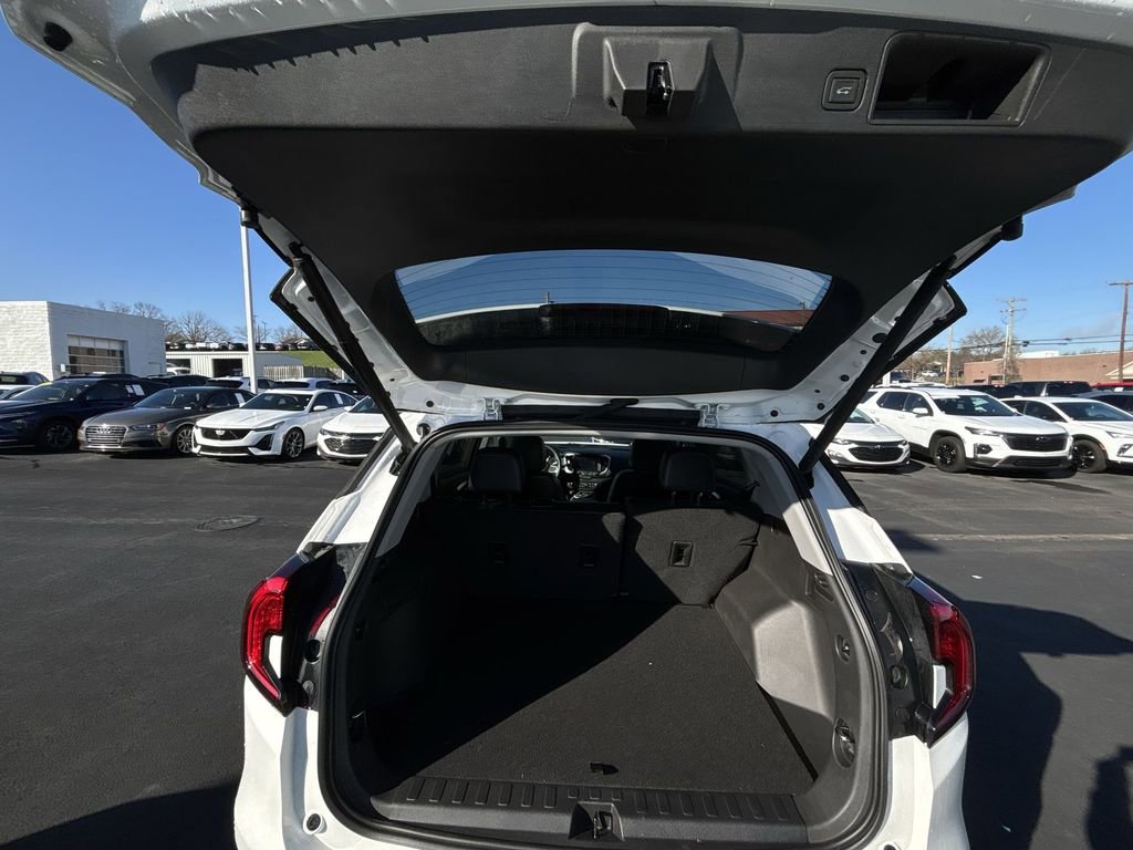 Used 2023 GMC Terrain SLT image 29