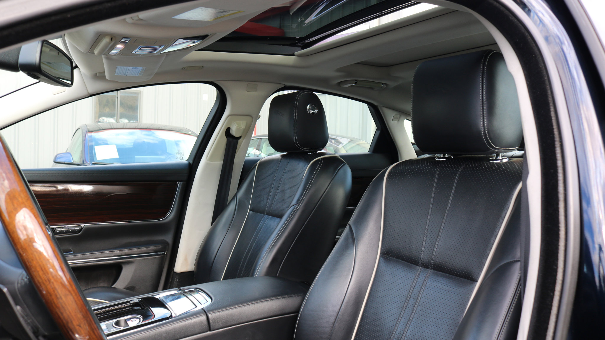 Used 2016 Jaguar XJ R-Sport image 13