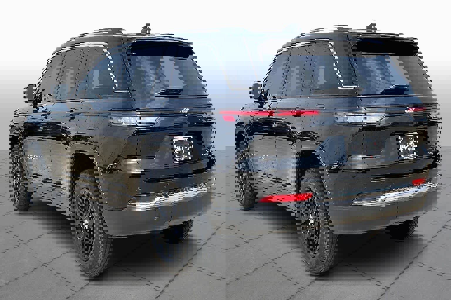 Used 2023 Jeep Grand Cherokee Limited image 12