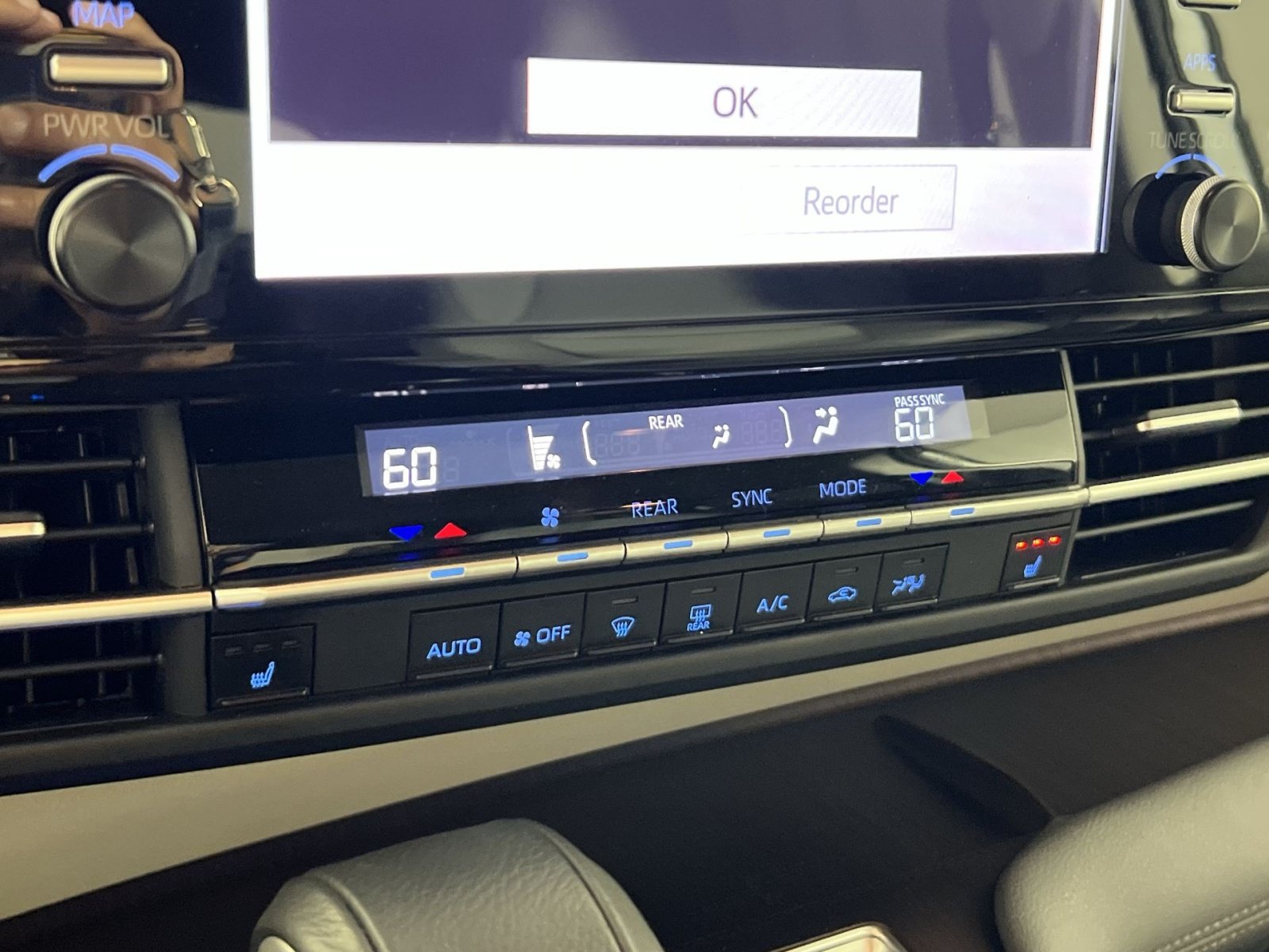 Used 2023 Toyota Sienna XLE AWD/4WD image 22