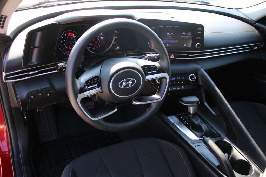 Used 2023 Hyundai Elantra SEL FWD image 11