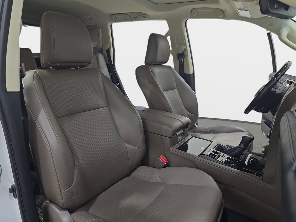 Used 2021 Lexus GX 460 Luxury w/ Sport Design Package AWD/4WD image 12