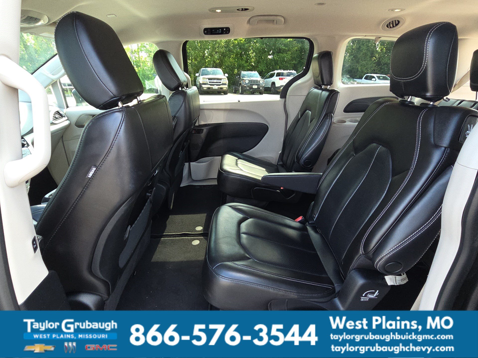 Used 2023 Chrysler Pacifica Touring-L FWD image 27