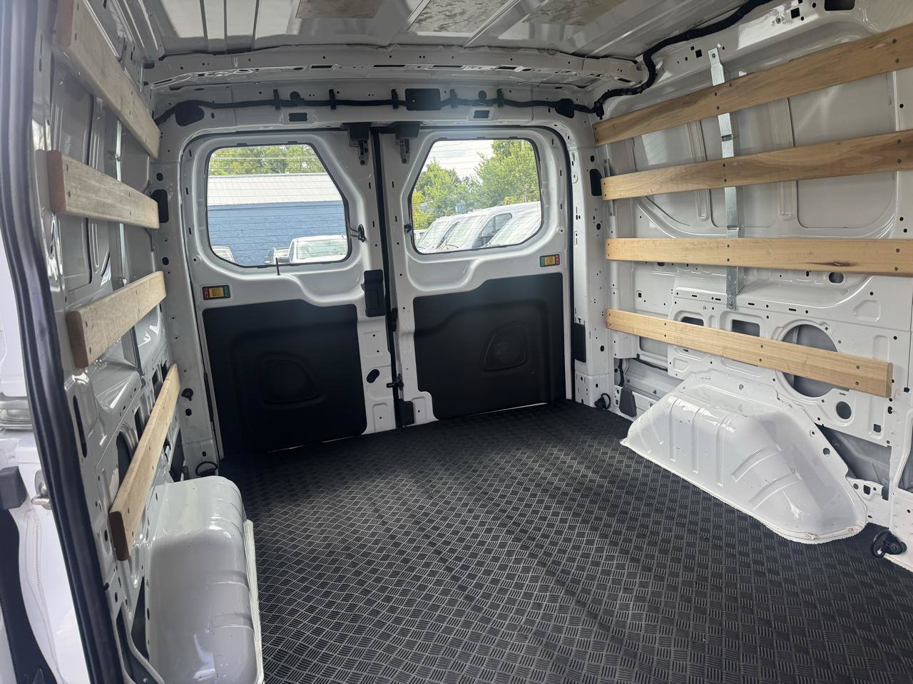 Used 2025 Ford Transit 250 Low Roof RWD image 9