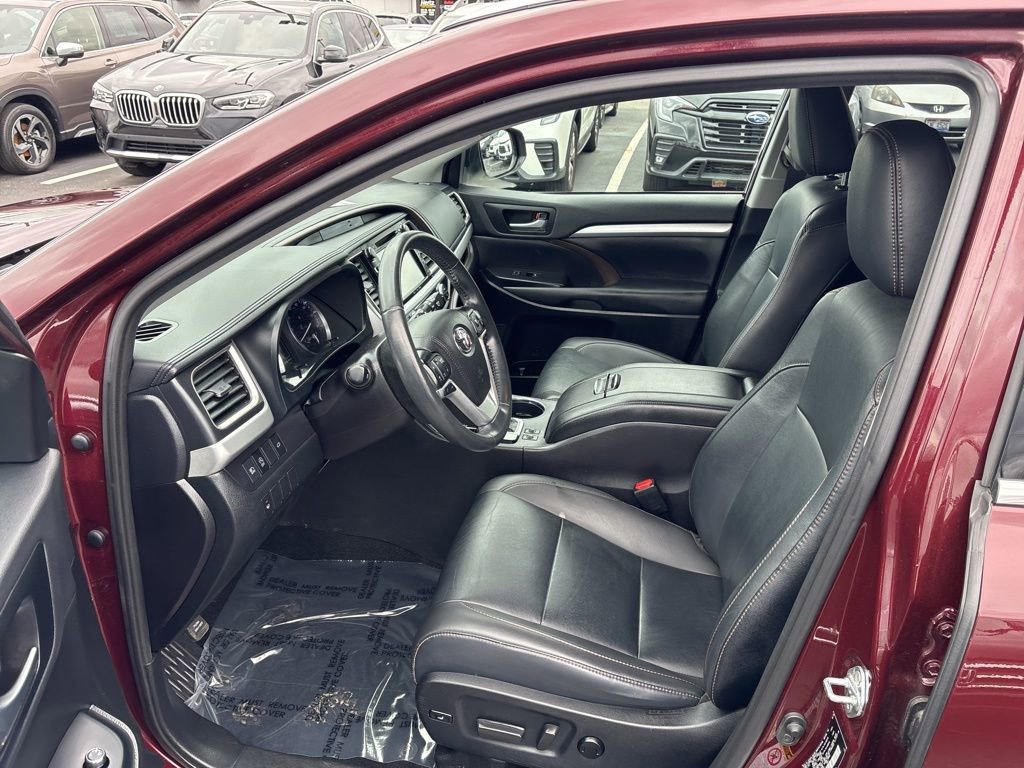 Used 2019 Toyota Highlander XLE image 9