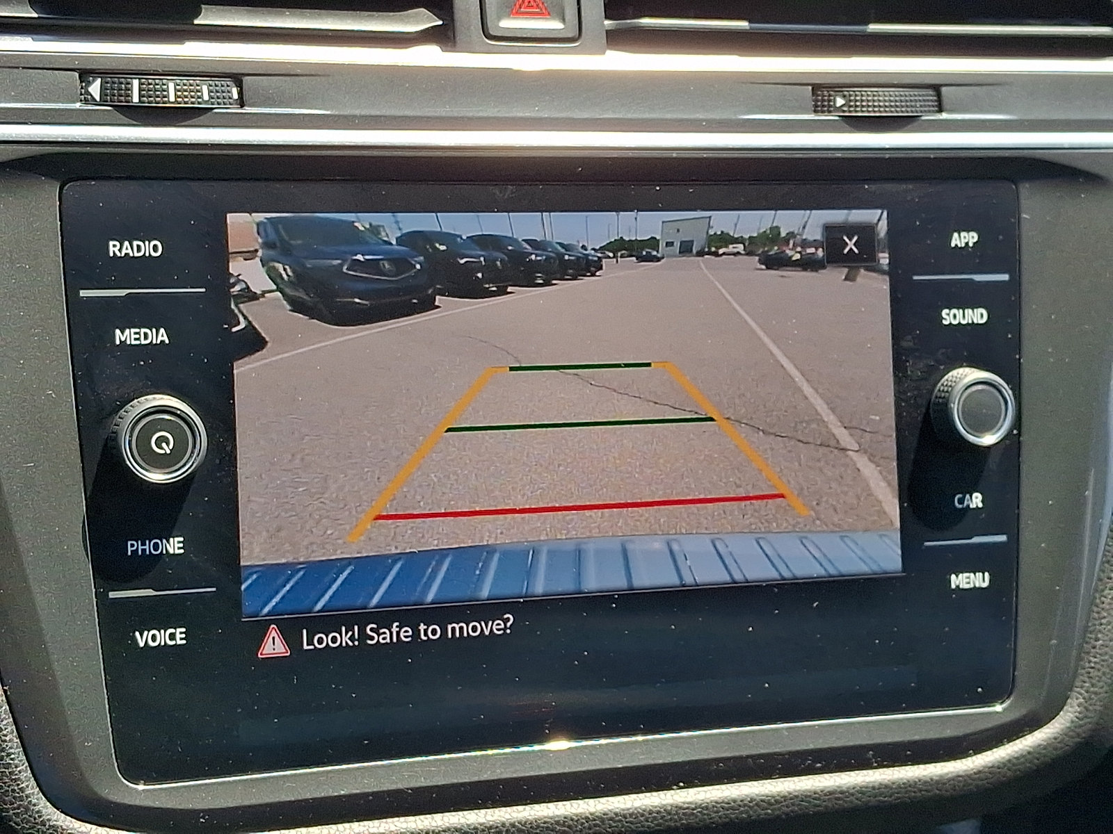 Used 2022 Volkswagen Tiguan SE AWD/4WD image 19