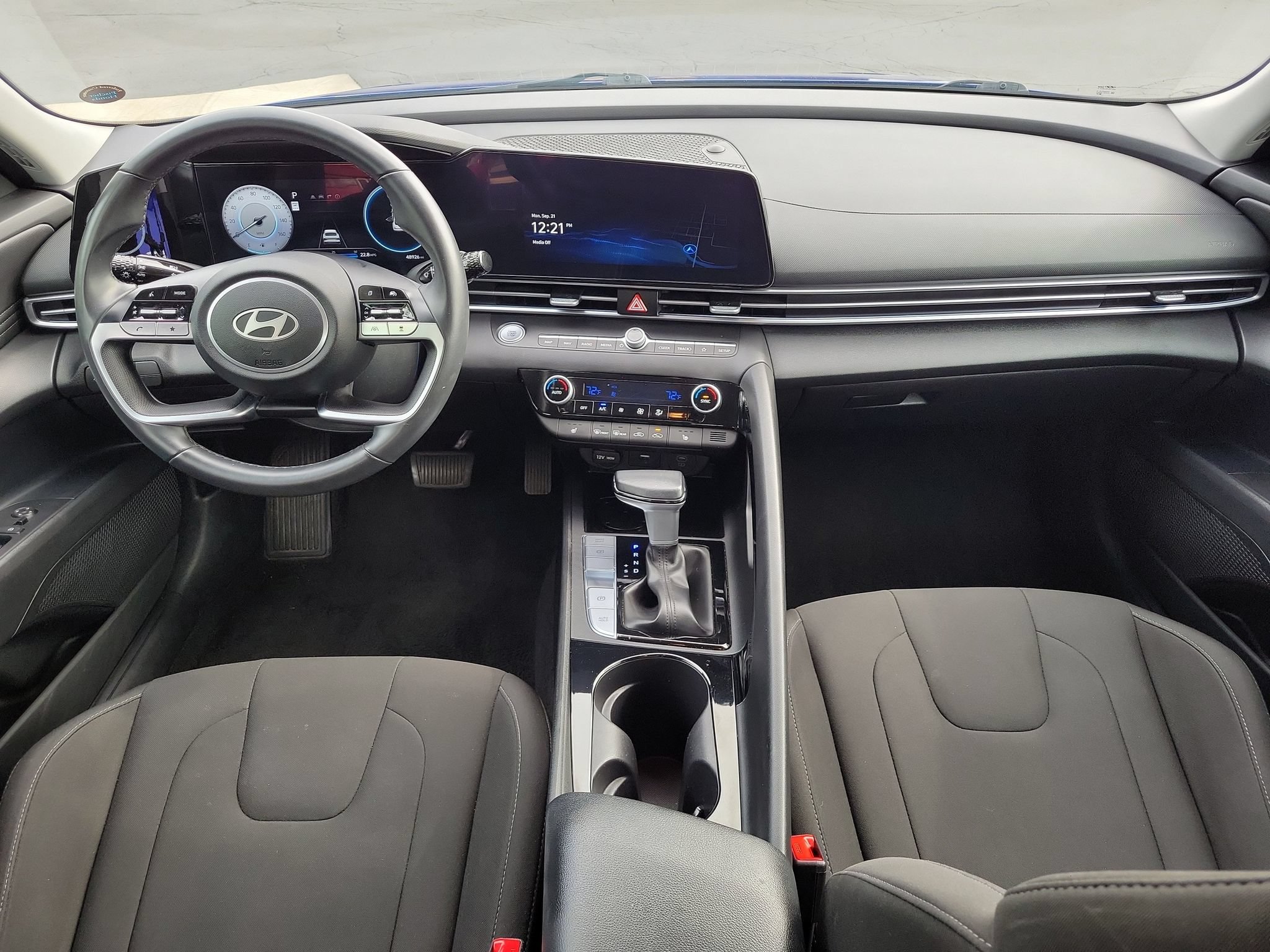 Used 2025 Hyundai Elantra SEL FWD image 24