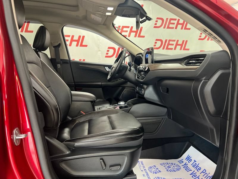 Used 2020 Ford Escape Titanium AWD/4WD image 13