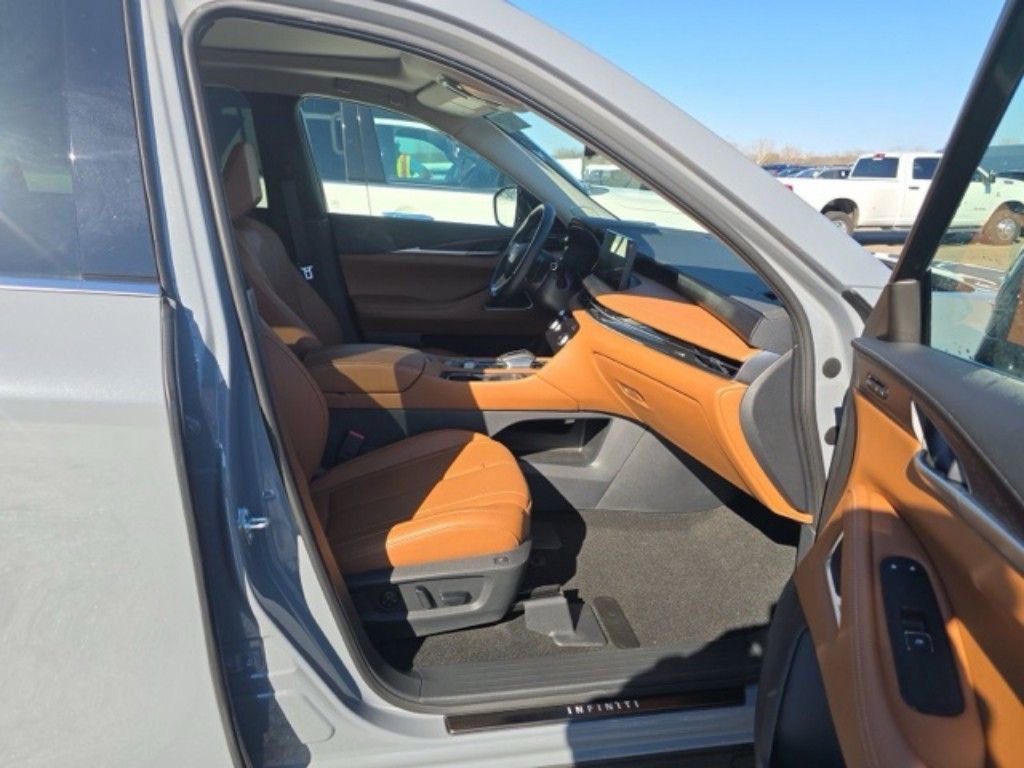 Used 2025 INFINITI QX60 Sensory w/ Vision Package AWD/4WD image 12
