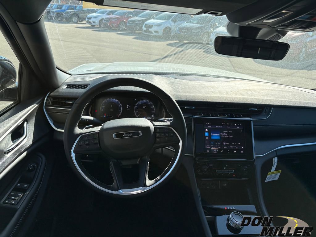 New 2025 Jeep Grand Cherokee Altitude image 12