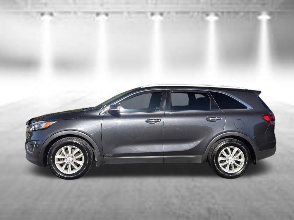 Used 2017 Kia Sorento AWD w/ LX Convenience Package image 4