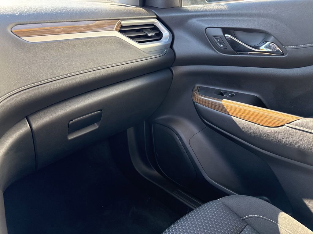 Used 2023 GMC Acadia SLE image 26