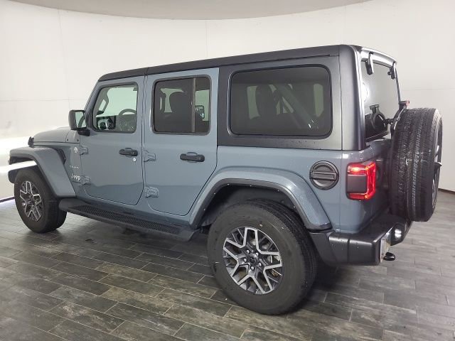 Used 2024 Jeep Wrangler Sahara image 7