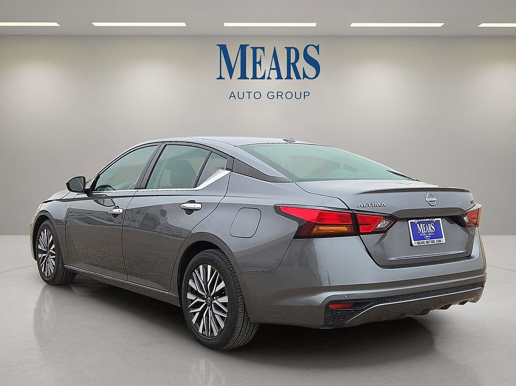 Used 2024 Nissan Altima 2.5 SV image 3