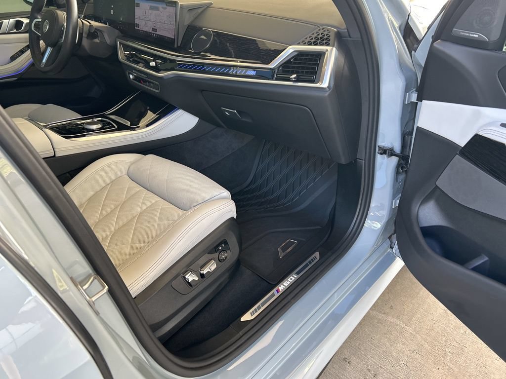 Used 2024 BMW X5 xDrive40i w/ M Sport Package AWD/4WD image 32