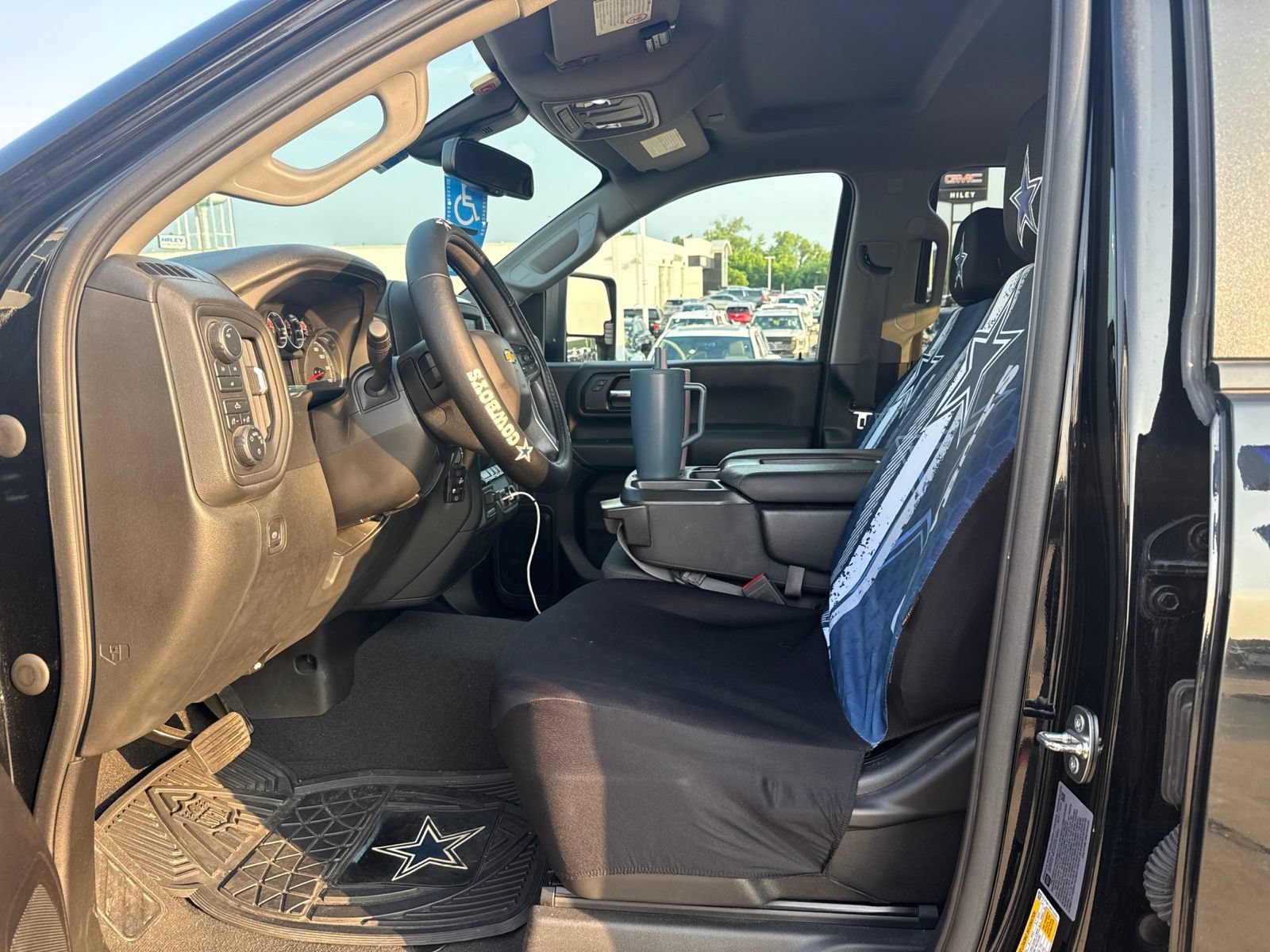 Used 2022 Chevrolet Silverado 2500 Custom w/ Custom Convenience Package AWD/4WD image 15