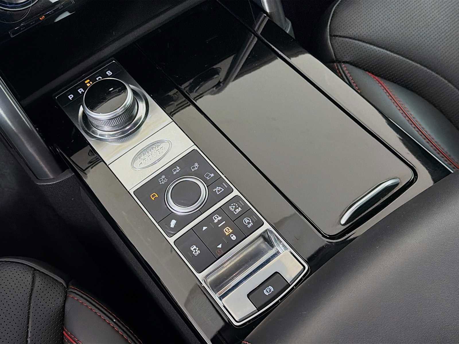 Used 2018 Land Rover Discovery HSE AWD/4WD image 18