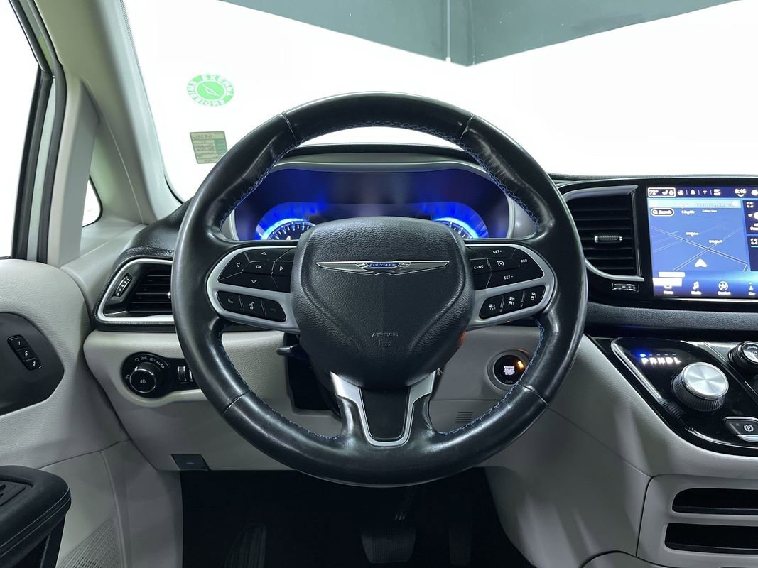 Used 2021 Chrysler Pacifica Touring-L image 18