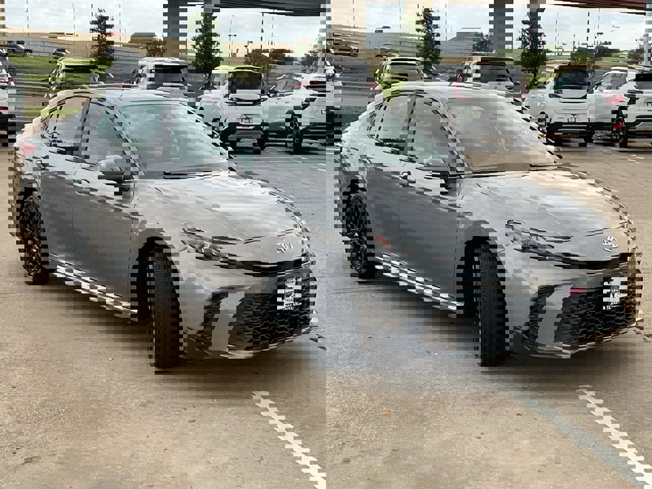 Used 2025 Toyota Camry SE image 4
