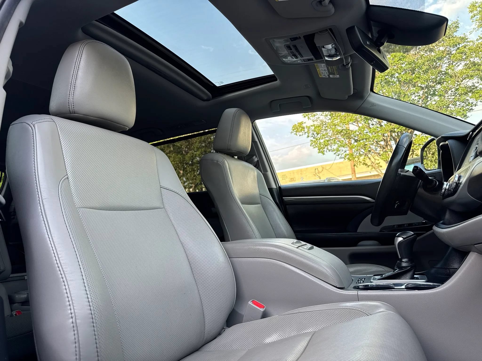 Used 2019 Toyota Highlander Limited FWD image 26