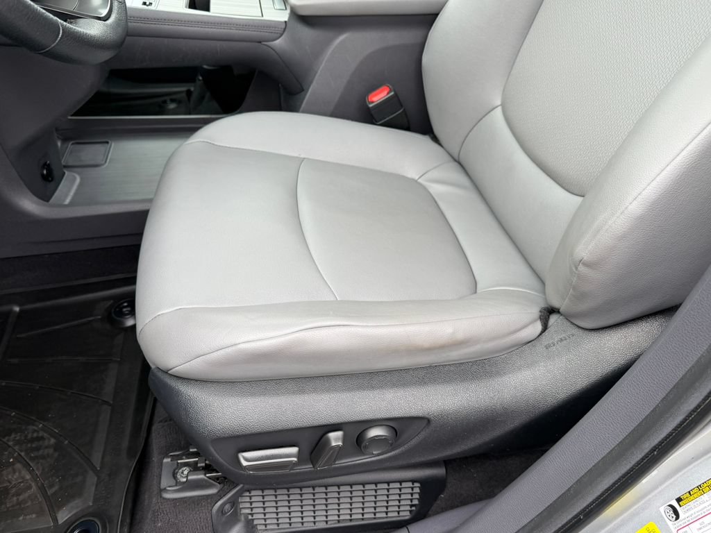 Used 2024 Toyota Sienna XLE AWD/4WD image 24