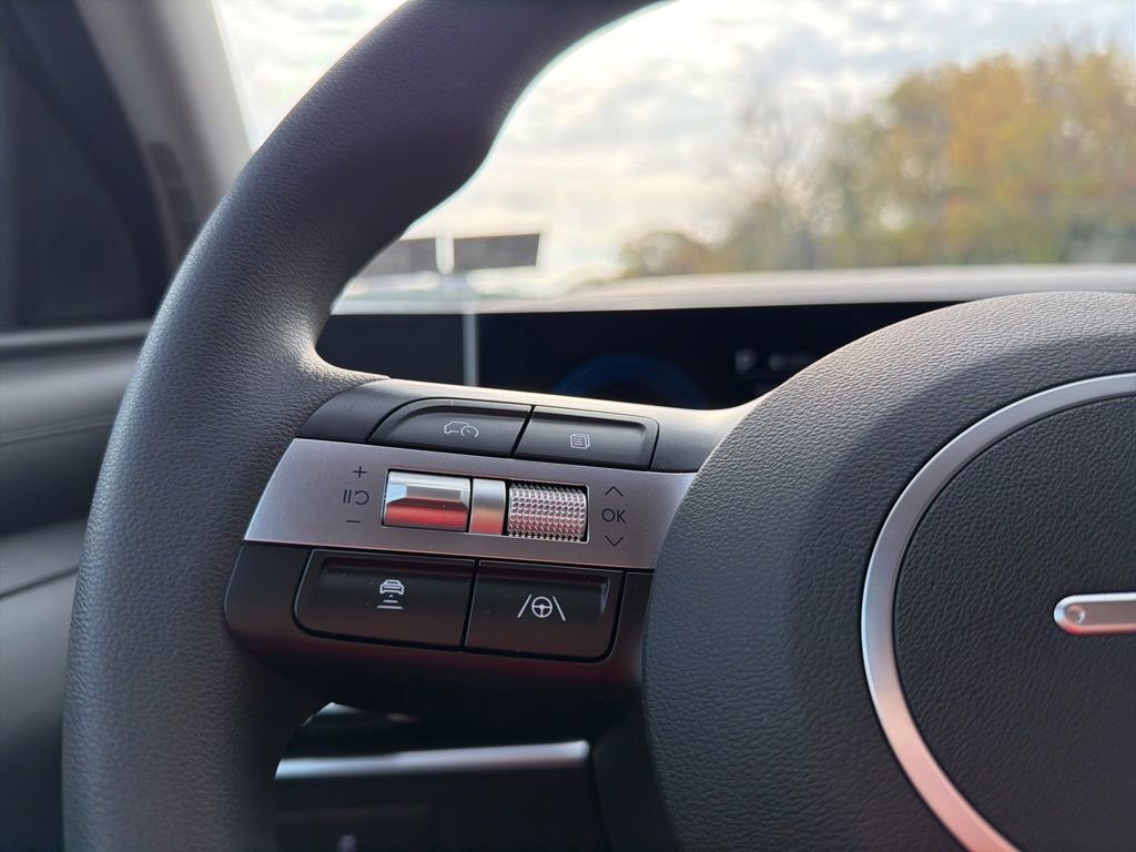 Used 2025 Hyundai Tucson SE image 32