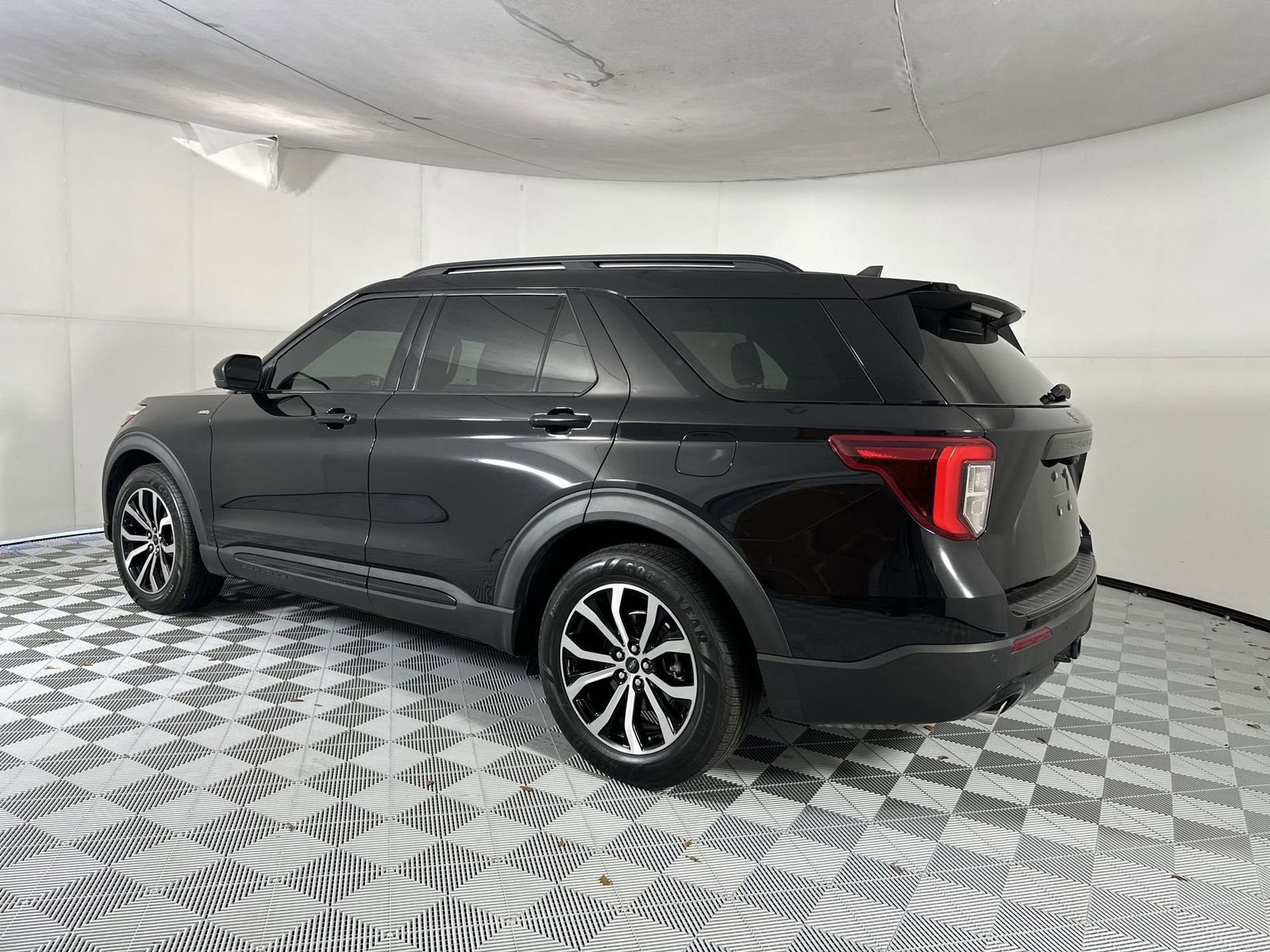 Used 2022 Ford Explorer ST-Line w/ Class IV Trailer Tow Package RWD image 6