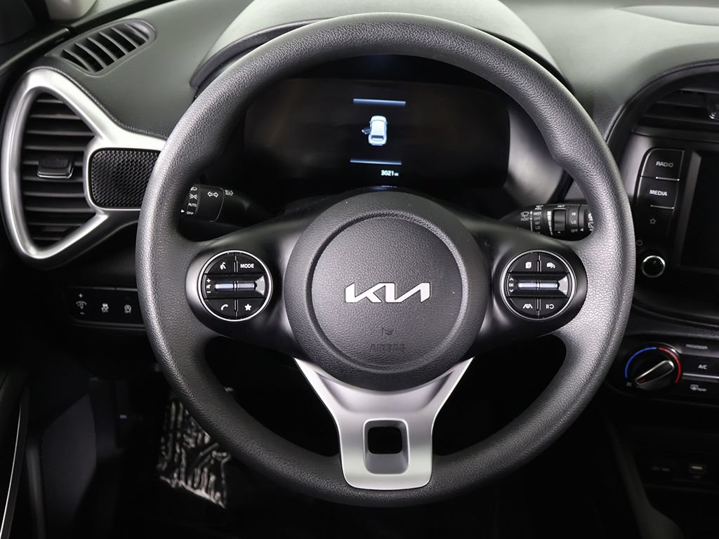 Used 2025 Kia Soul LX w/ LX Technology Package FWD image 35
