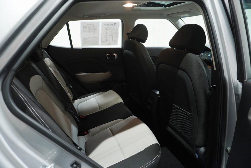 Used 2024 Hyundai Venue SEL image 15