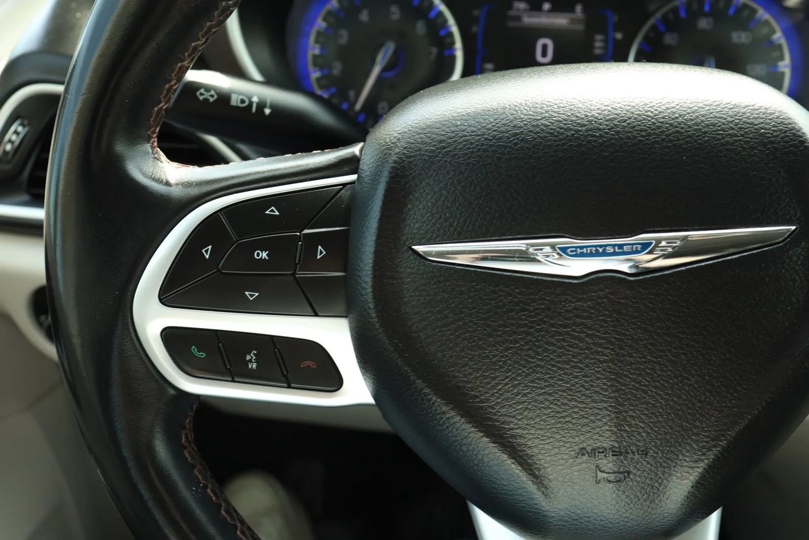 Used 2018 Chrysler Pacifica Touring-L FWD image 20
