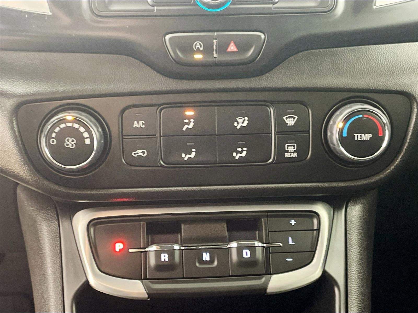 Used 2024 GMC Terrain SLE AWD/4WD image 9