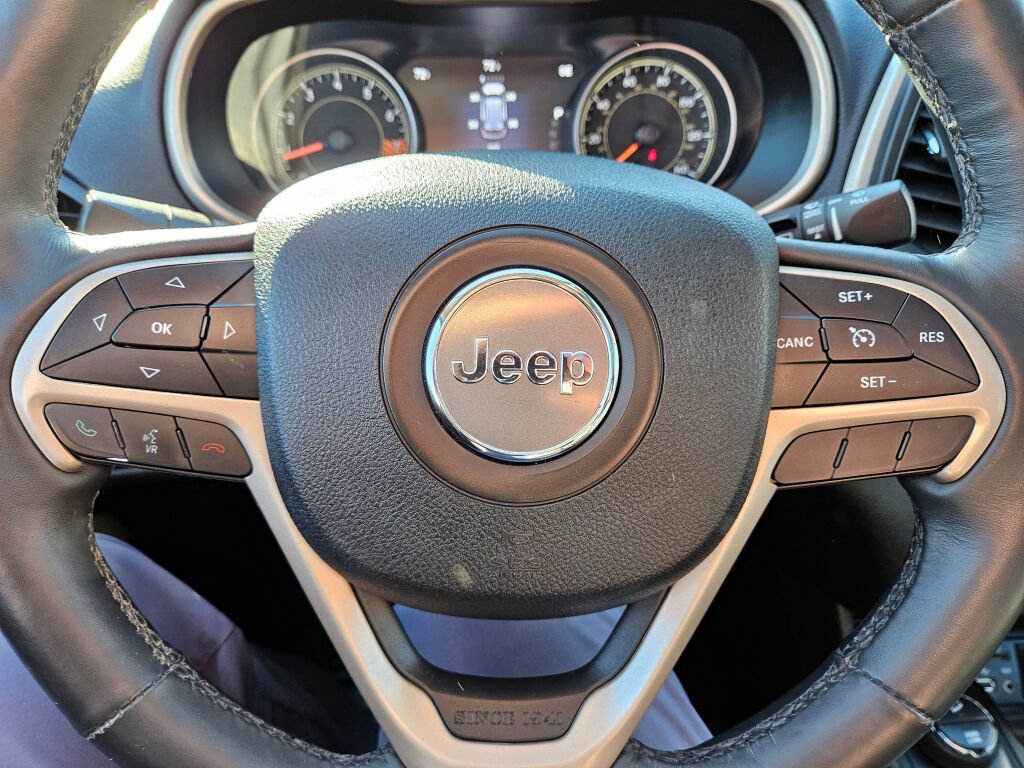 Used 2015 Jeep Cherokee Limited w/ Luxury Group image 24