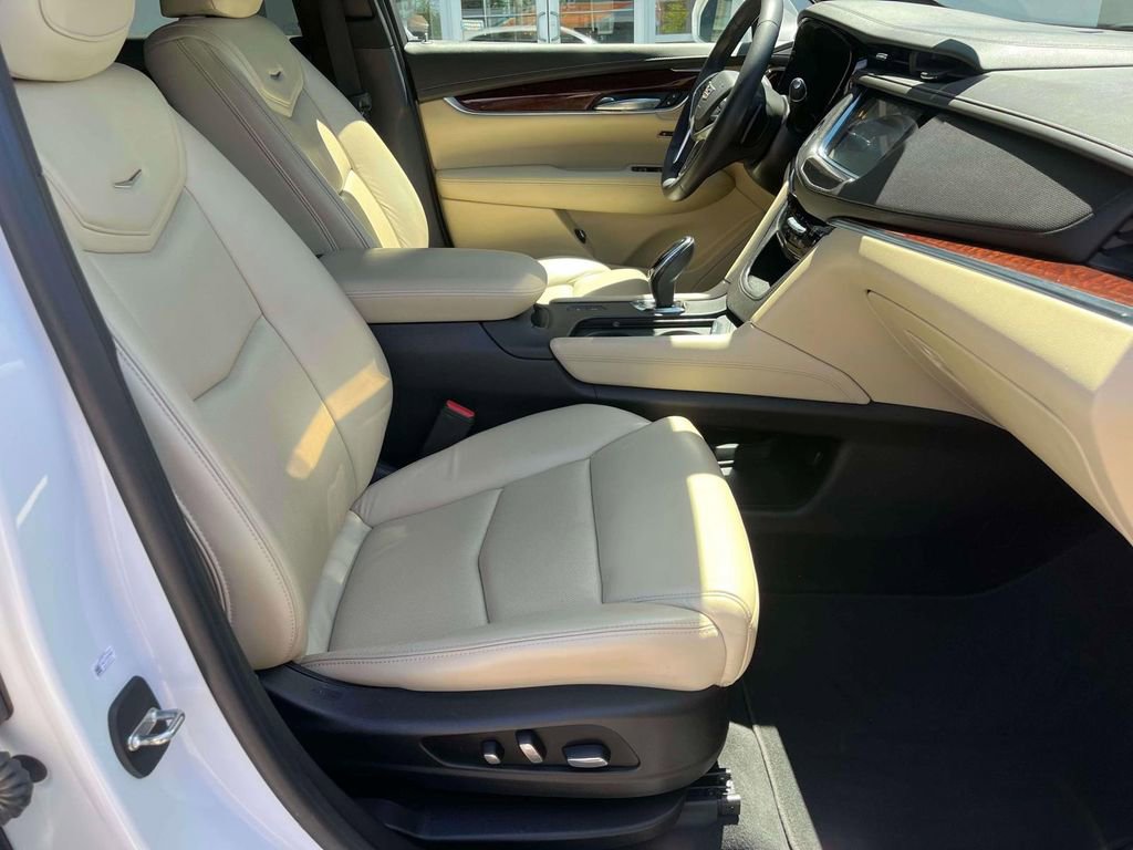 Used 2017 Cadillac XT5 Premium Luxury FWD image 23