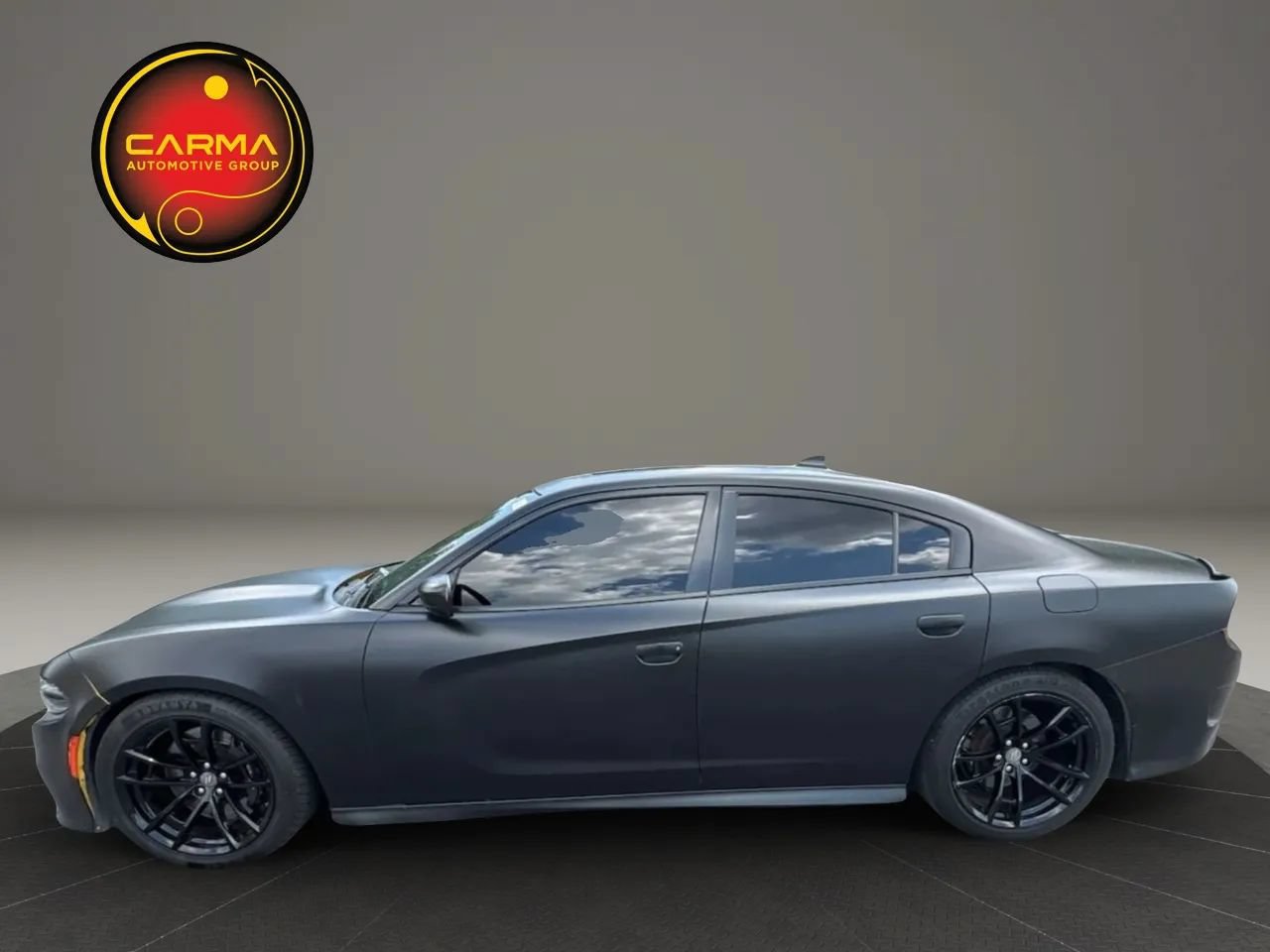 Used 2017 Dodge Charger R/T RWD image 2