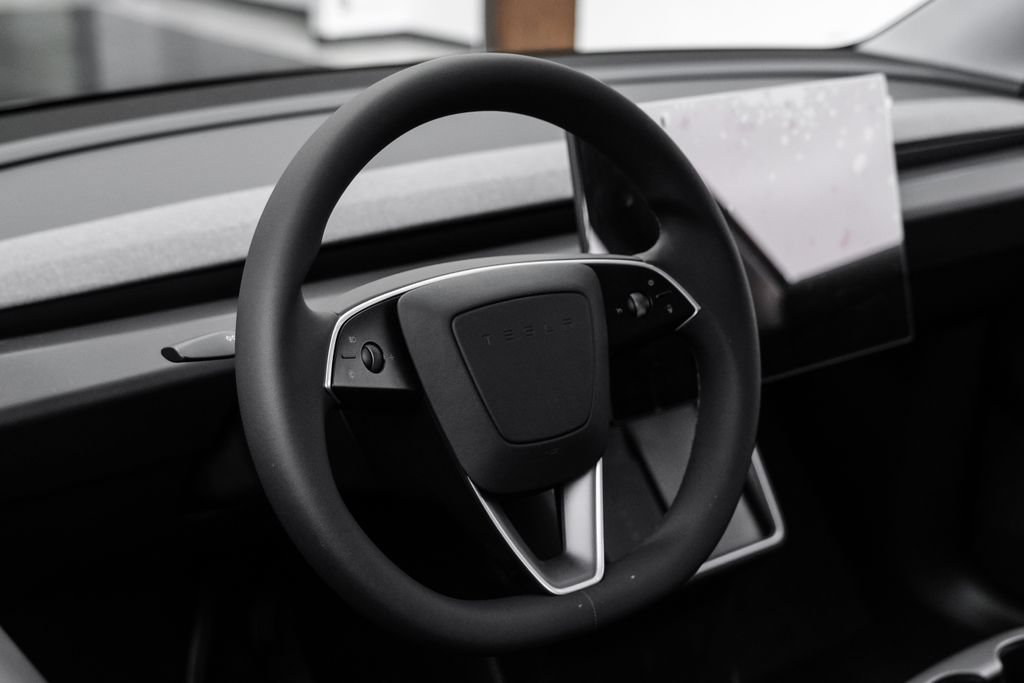Used 2026 Tesla Model Y 2WD image 15