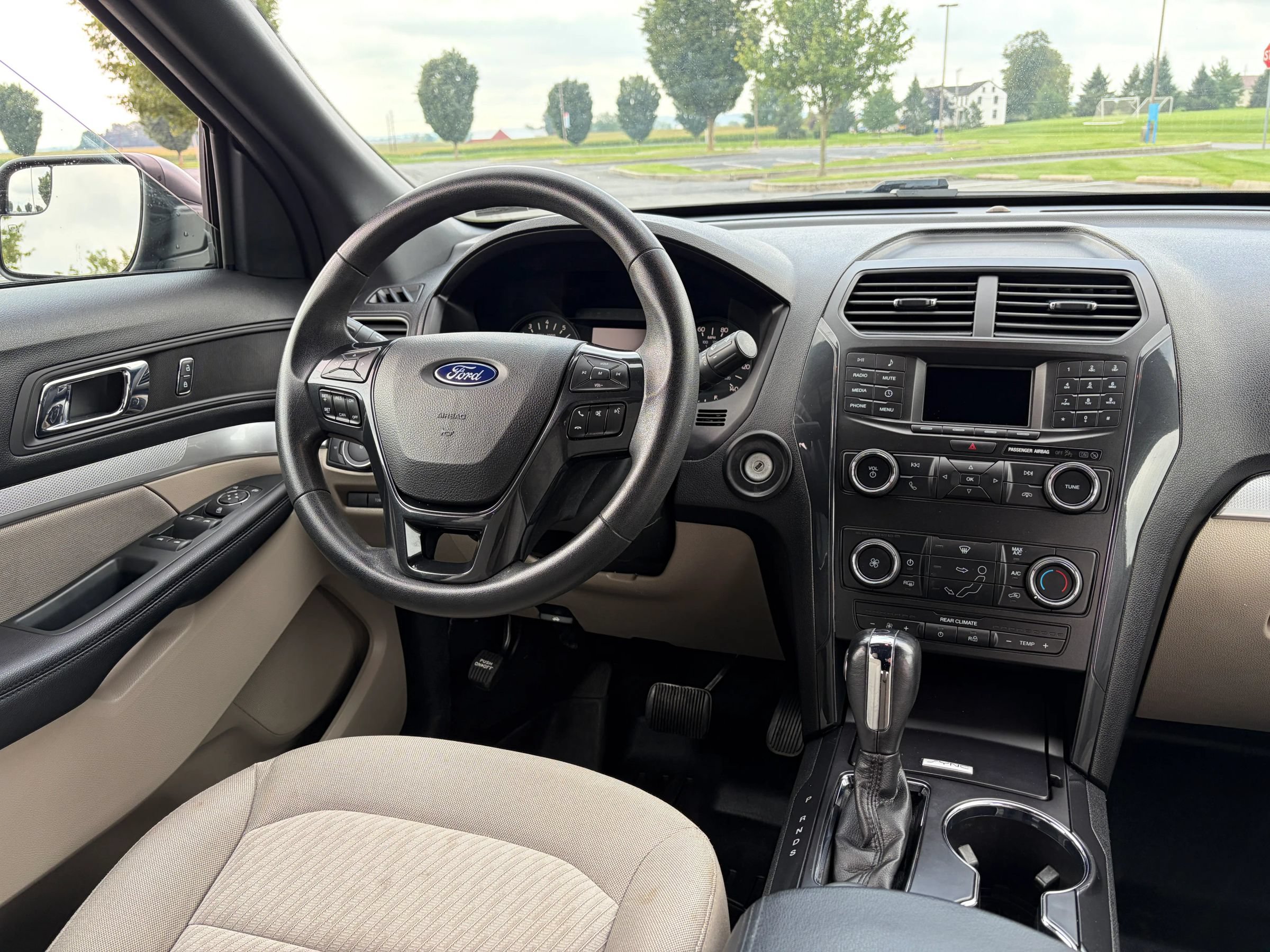 Used 2019 Ford Explorer 4WD w/ Class III Trailer Tow Package image 20