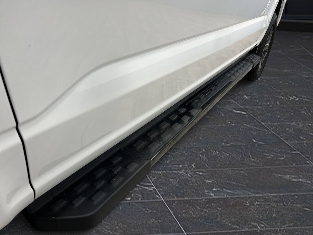 Used 2022 Ford F150 Lightning Lariat image 36