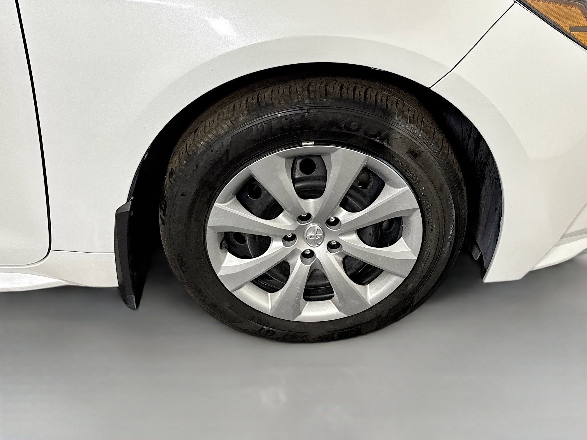 Used 2025 Toyota Corolla LE image 31