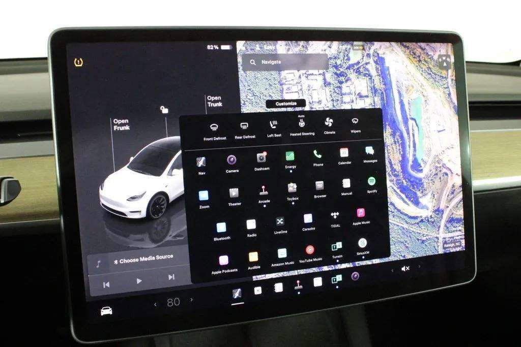 Used 2022 Tesla Model Y Long Range image 23