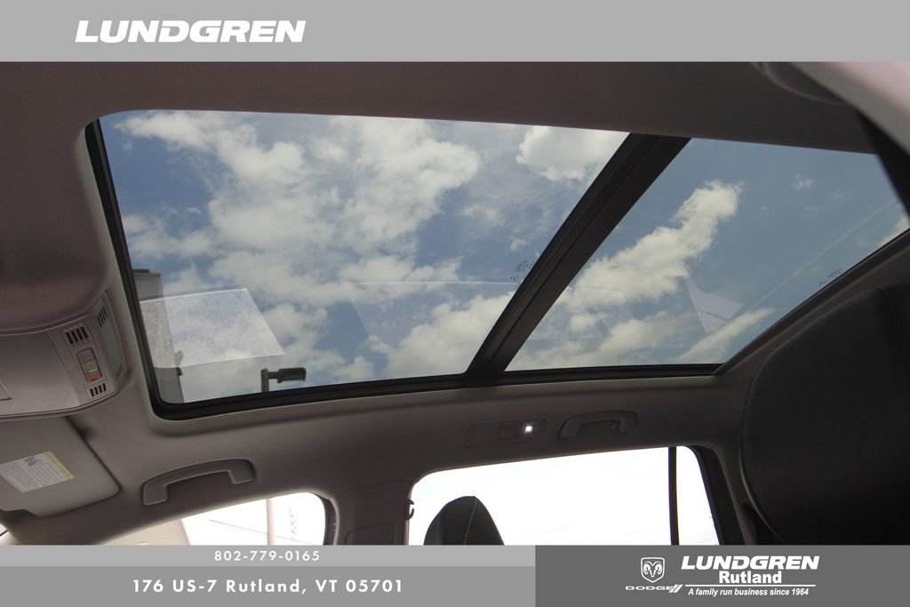 Used 2022 Volkswagen Tiguan SE image 33