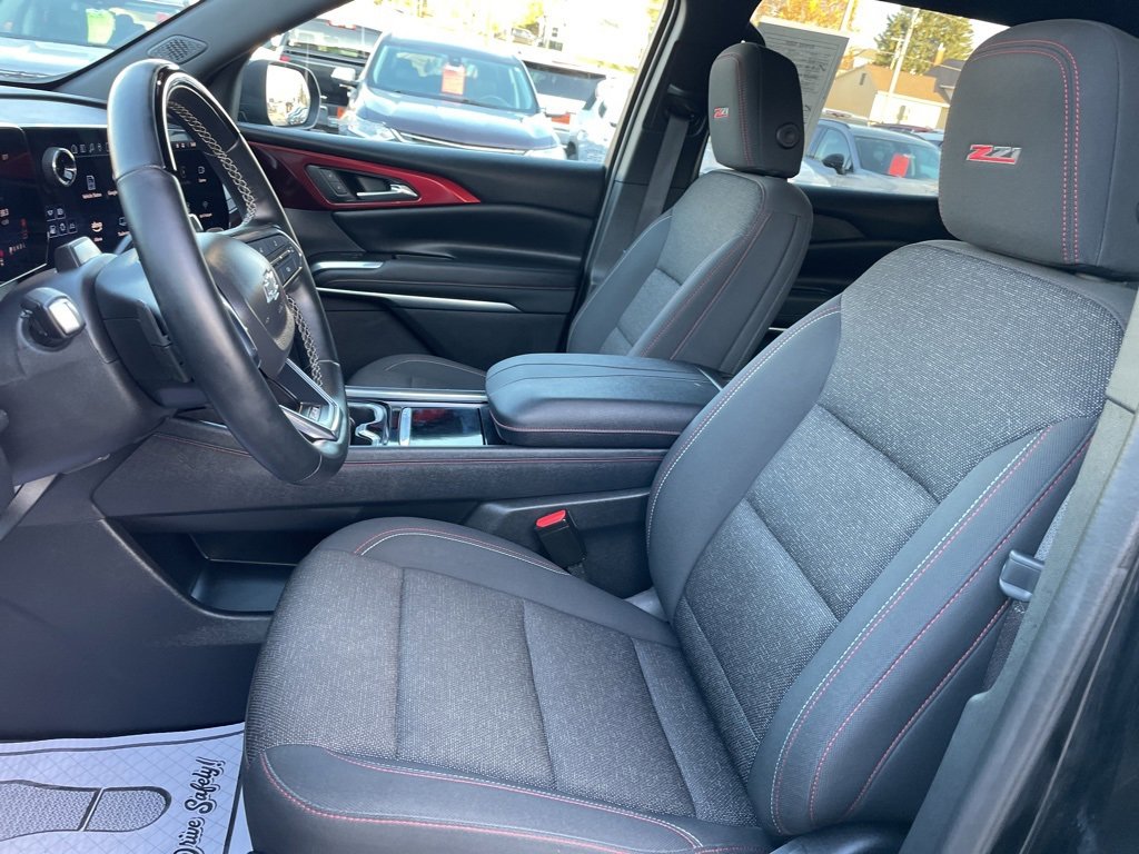 Used 2024 Chevrolet Traverse Z71 w/ Enhanced Driving Package image 3