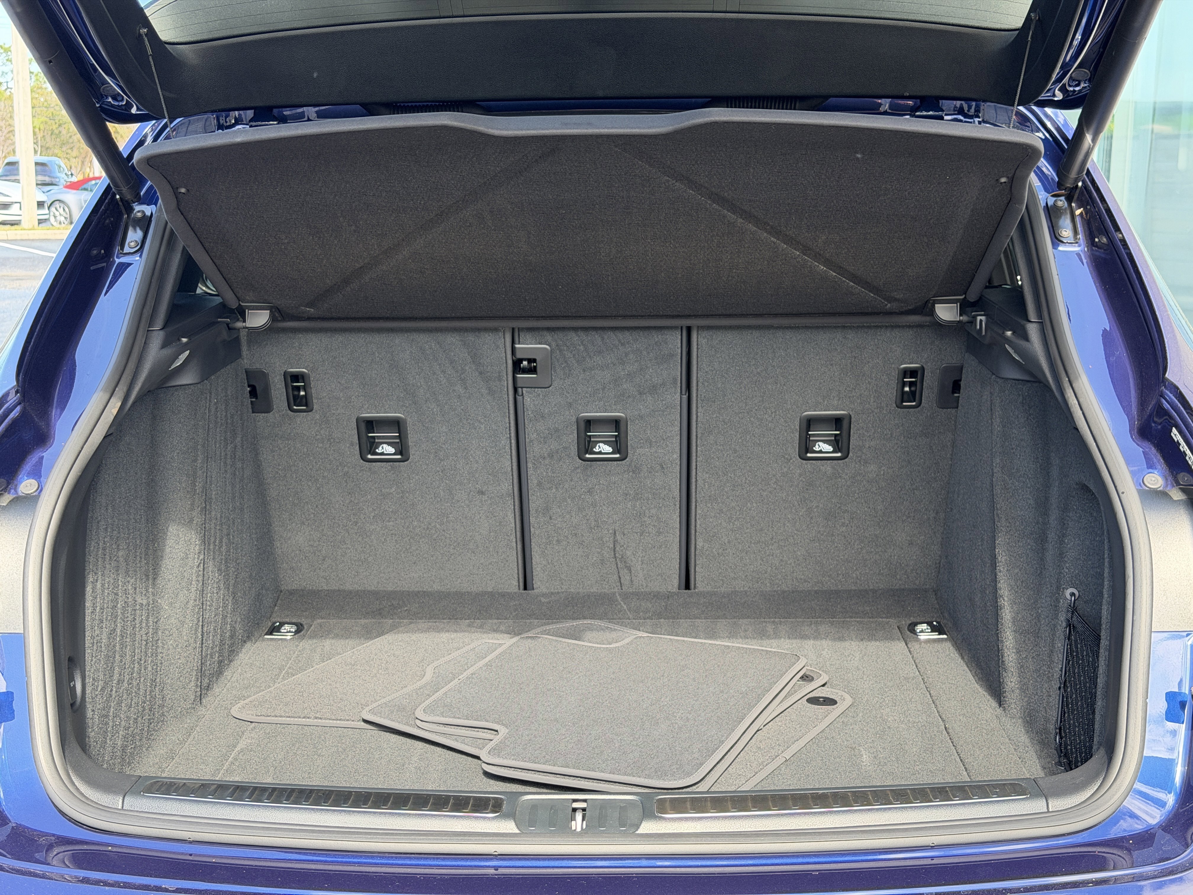 Certified 2025 Porsche Macan Turbo image 15