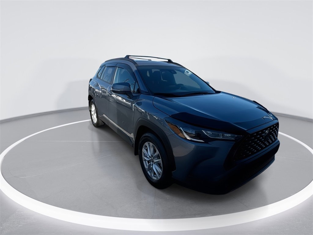 Used 2022 Toyota Corolla Cross LE image 2